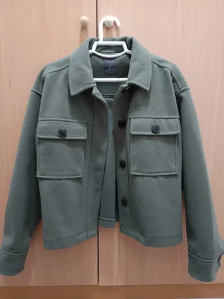 Chaqueta verde Primark, urge venderla hoy