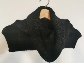 Bufanda infinita negra tejida