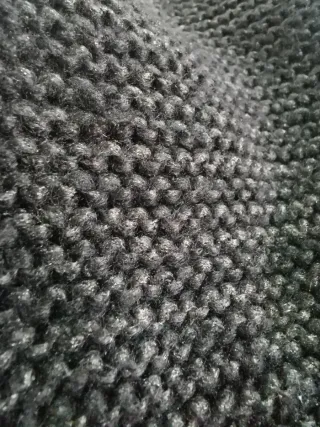 Bufanda infinita negra tejida