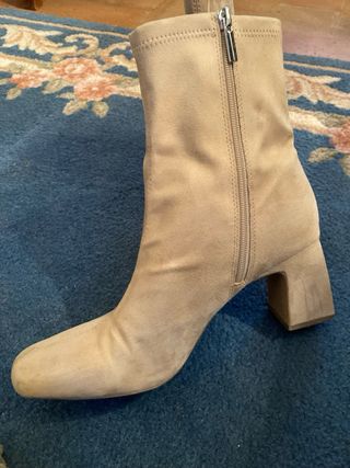 Botas Beige Tacón Cuadrado