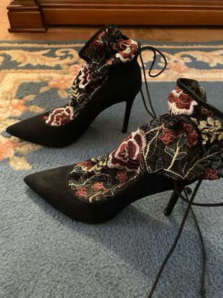Botas de tacón bordadas