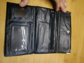 Cartera de mano negra
