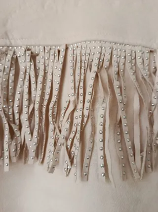 Sudadera beige con flecos