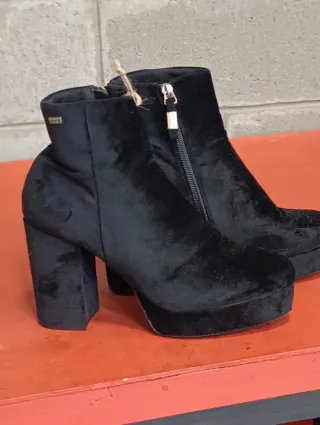 Botas de terciopelo negro