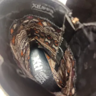 Botines combinados negro y dorado