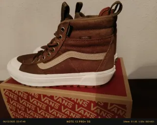 Botas Vans impermeables marrones y blancas