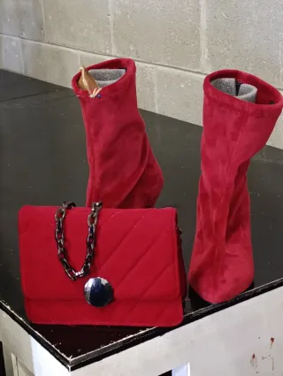 Botas burdeos de terciopelo