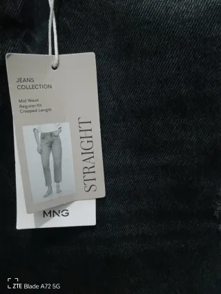 Pantalón vaquero negro Mango recto.