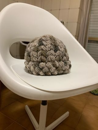 Cappello lana fatto a mano beige/grigio