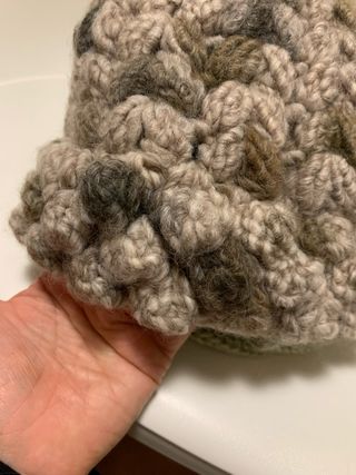 Cappello lana fatto a mano beige/grigio