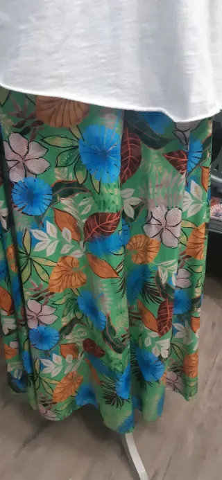 Conjunto falda pantalón y camiseta estampada