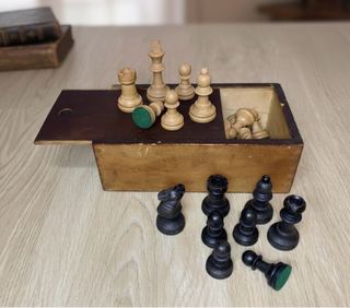 Antiguo juego de ajedrez de madera “Stauton”
