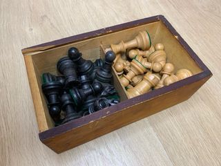 Antiguo juego de ajedrez de madera “Stauton”