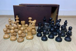 Antiguo juego de ajedrez de madera “Stauton”
