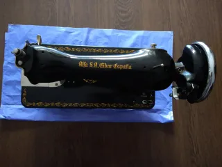 Máquina de coser antigua Alfa