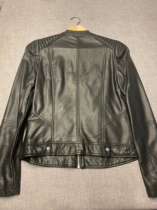 Chaqueta cuero negra