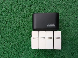 Cargador GoPro + 4 Baterías (10, 11, 12)