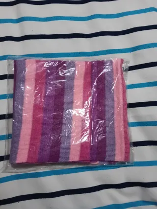 Bufanda de rayas rosas y moradas