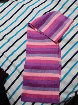 Bufanda de rayas rosas y moradas