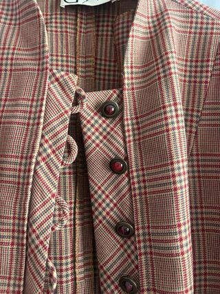 Americana vintage cuadros beige y rojo