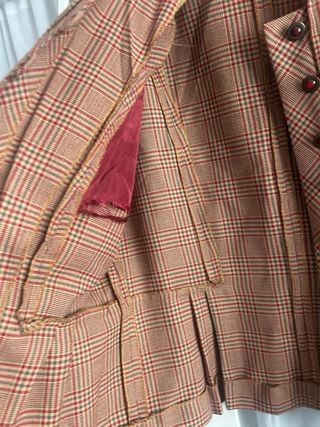 Americana vintage cuadros beige y rojo