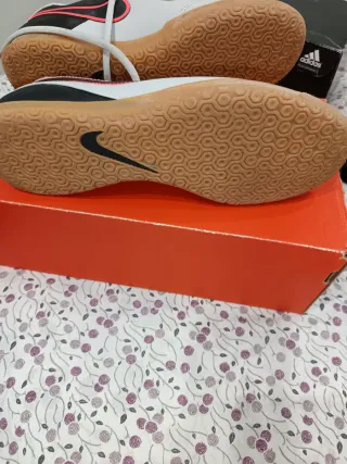 Zapatillas Fútbol Nike Blanco y Rosa