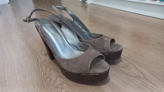 Zapatos de ante con tacón y plataforma