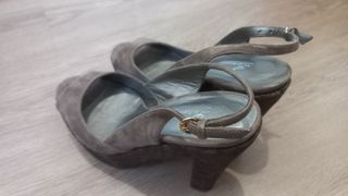 Zapatos de ante con tacón y plataforma