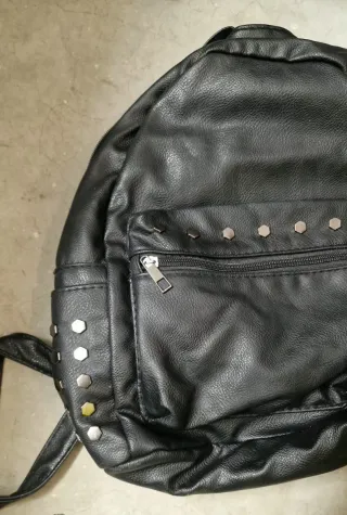 Lotto 2 zainetti neri con borchie