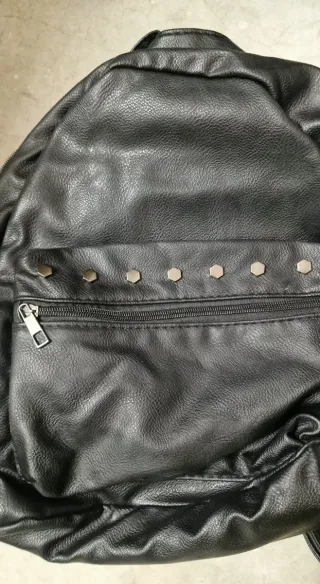 Lotto 2 zainetti neri con borchie