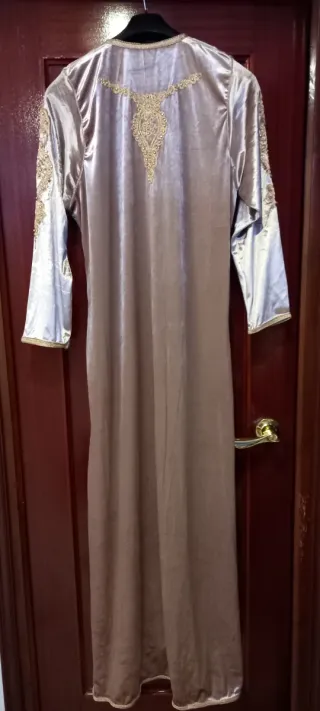 caftan(rosa bej)talla única y tengo otros colores