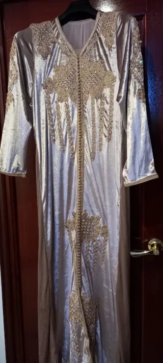 caftan(rosa bej)talla única y tengo otros colores