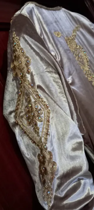 caftan(rosa bej)talla única y tengo otros colores