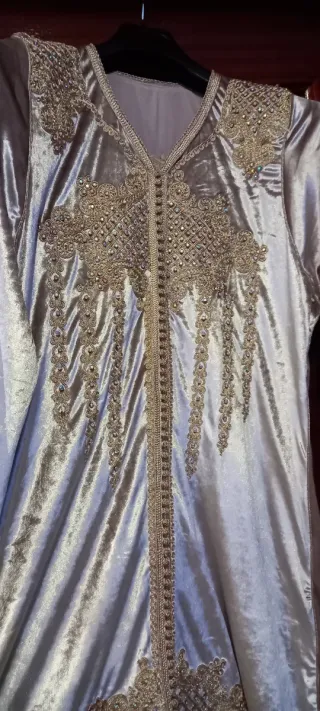 caftan(rosa bej)talla única y tengo otros colores