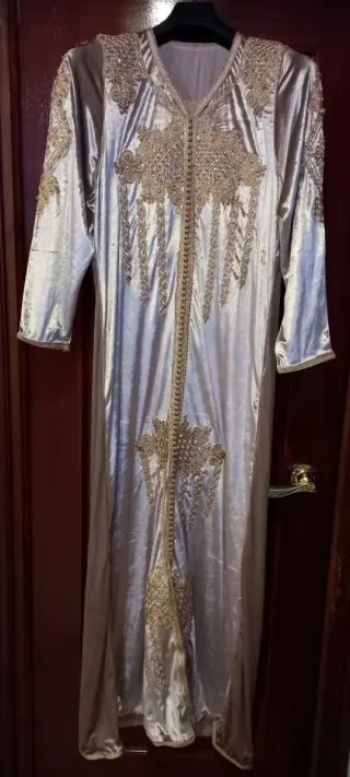 caftan(rosa bej)talla única y tengo otros colores