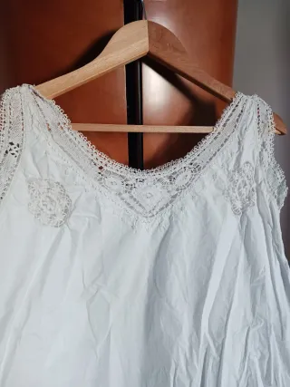 Camisón antiguo de encaje blanco