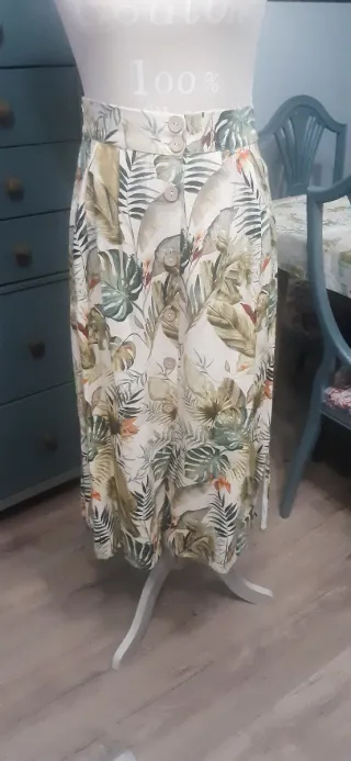 Falda midi estampado tropical Stradivarius