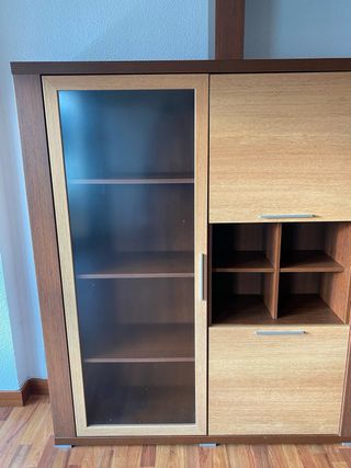 Mueble de salón madera y cristal
