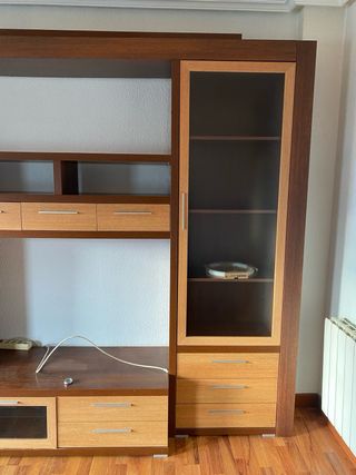 Mueble de salón madera y cristal