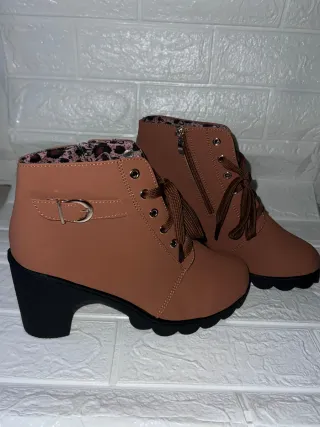 Botas de tacón con cordones ,cremallera Otra marca