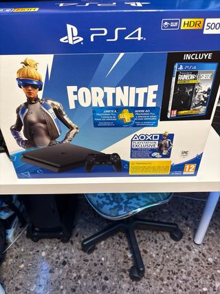 PS4 con su caja + Mando + 2 Juegos