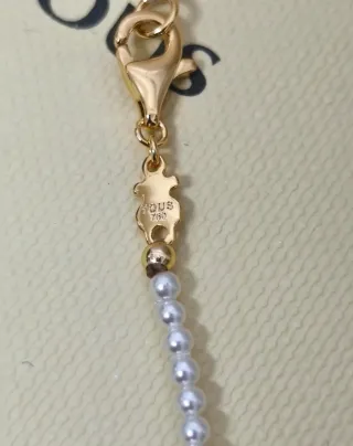 Collar perlas Tous con colgante azul color pills.