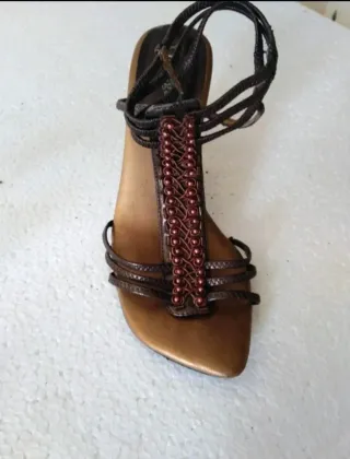 Sandalias Marrones y Doradas