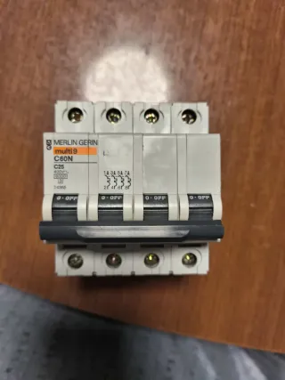 Interruptor Automático Magnétotérmico Trifásico