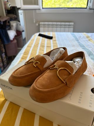 Mocasines Geox Ante Marrón con Detalle Dorado