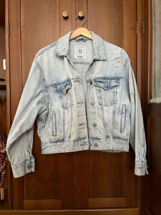 Cazadora vaquera Pull&Bear desgastada