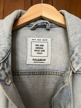 Cazadora vaquera Pull&Bear desgastada