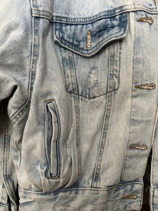 Cazadora vaquera Pull&Bear desgastada