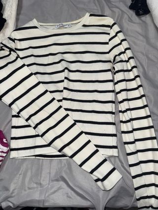 Camisa de rayas blanca y negra