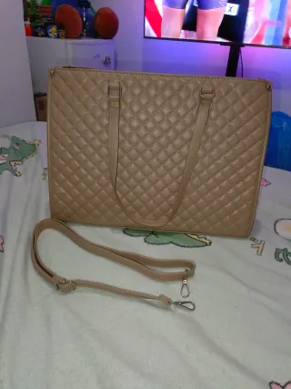 Bolso de mano acolchado beige
